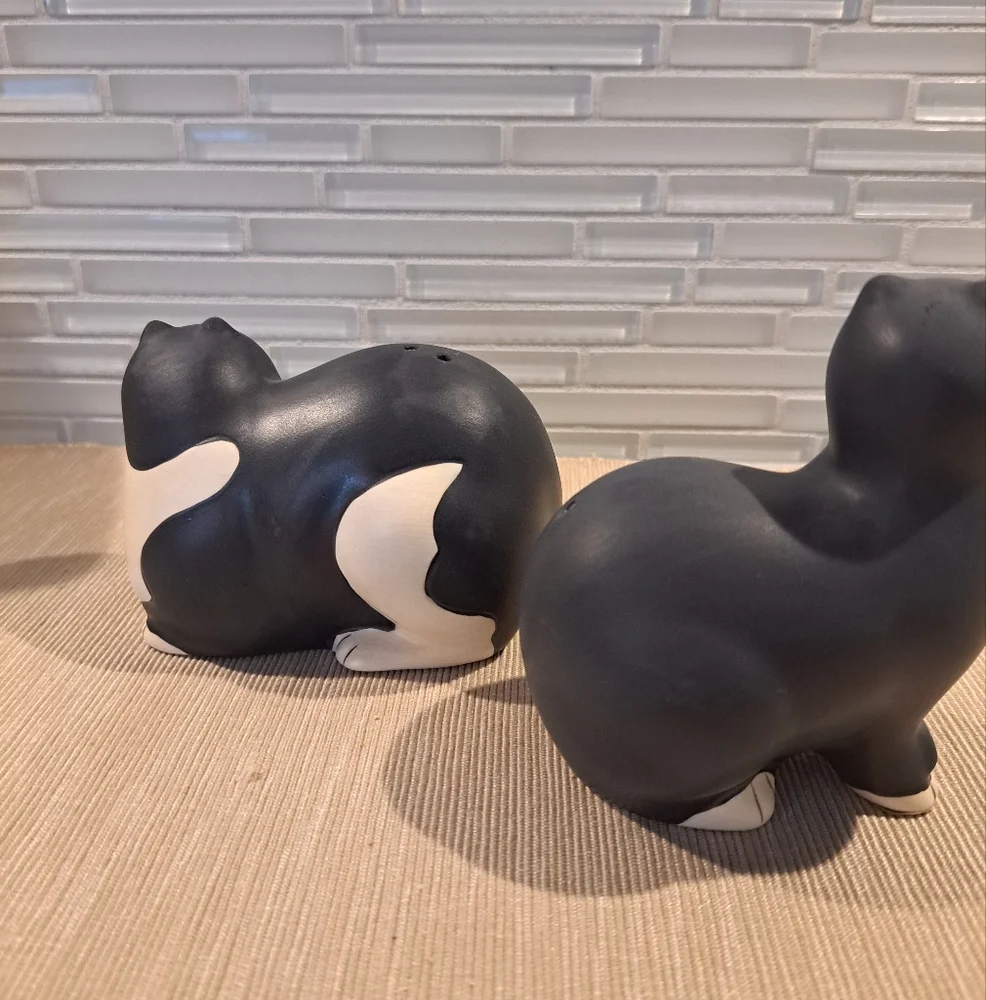 Sakura Warren Kimble "Fat Cats" Salt & Pepper Shakers, hand painted - Picture 2 of 5